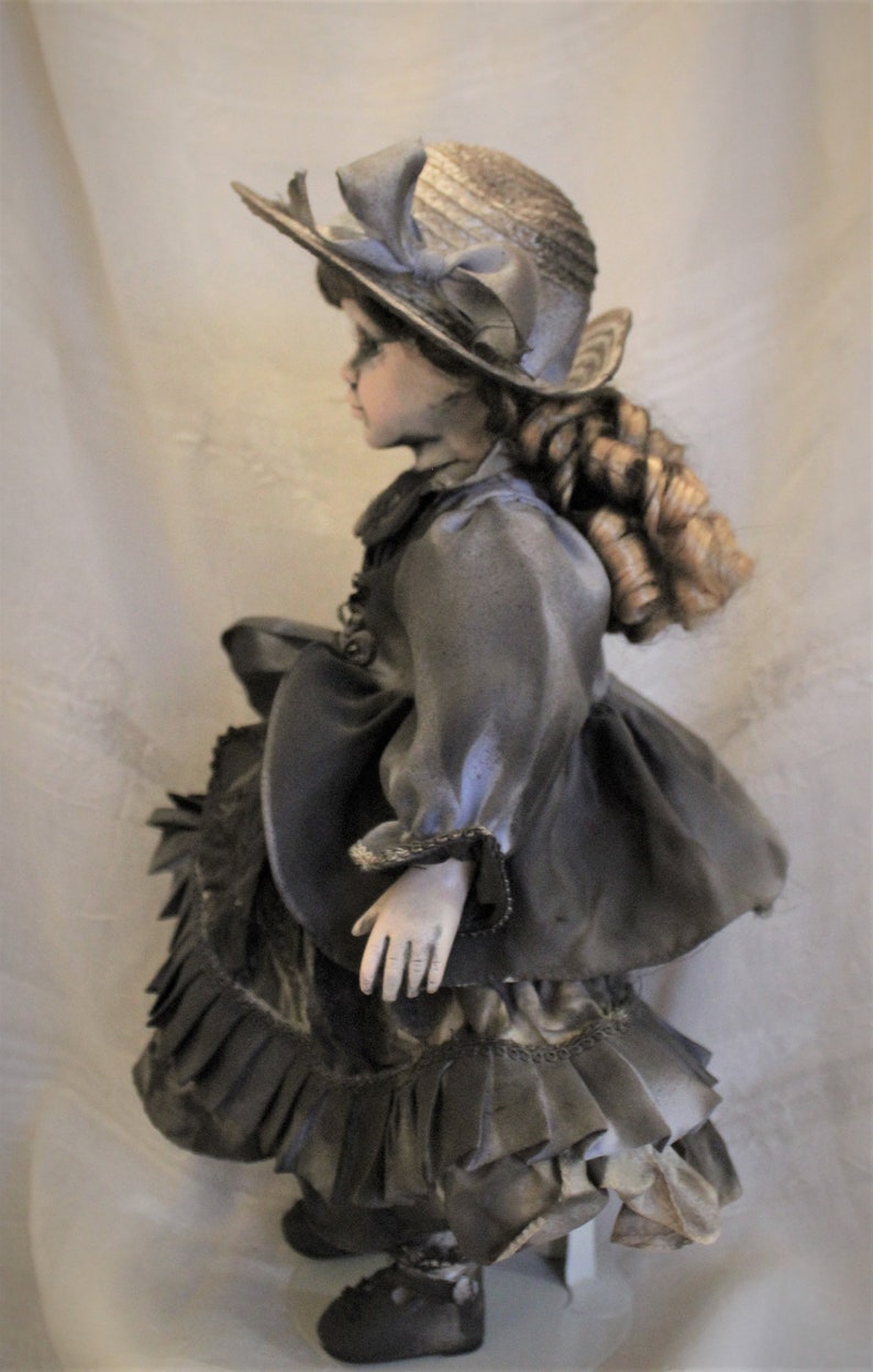 Mae Starling/'s Hollow Doll