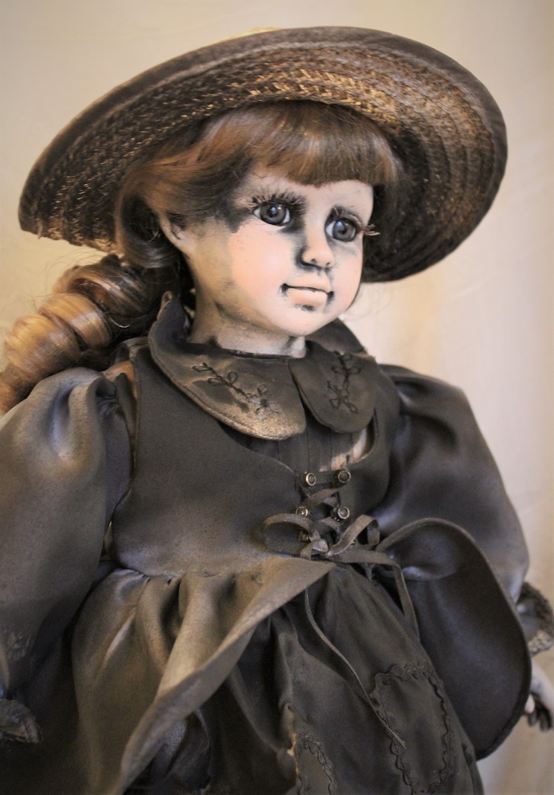 Mae Starling/'s Hollow Doll
