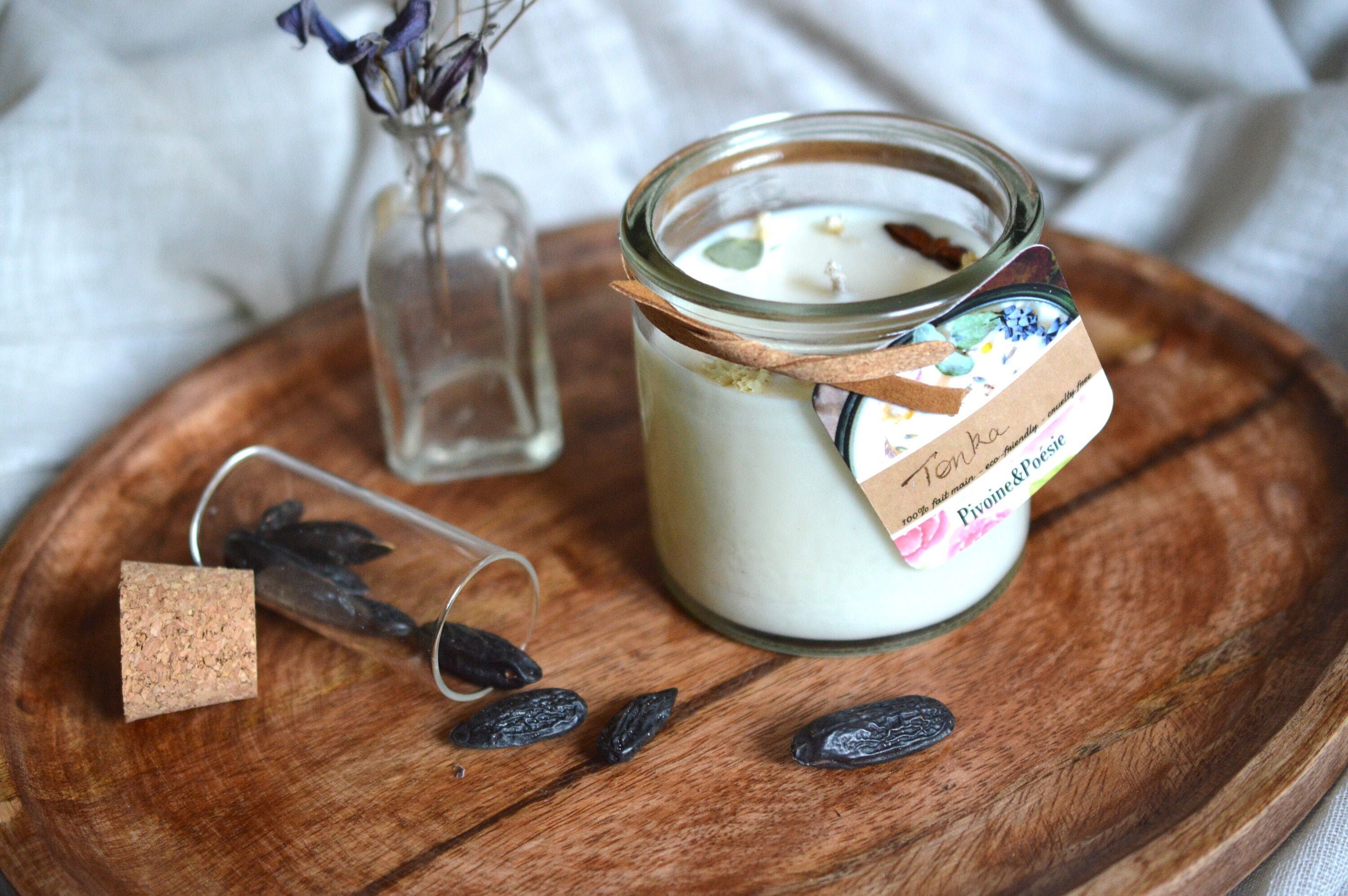 Tonka Bougie Fleurie Parfumée Bougies Fleurs Séchées Cire Végétale de Soja Fait Main Pivoine et Poés