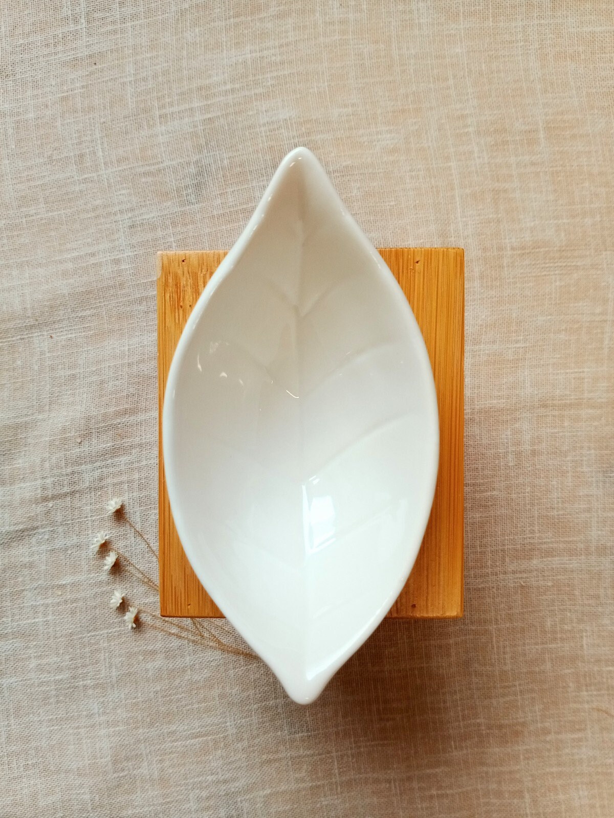 Brûle Parfum Blanc Feuille Pour Tablette ou Fondant de Cire Diffuseur Bambou et Céramique Pivoine Po