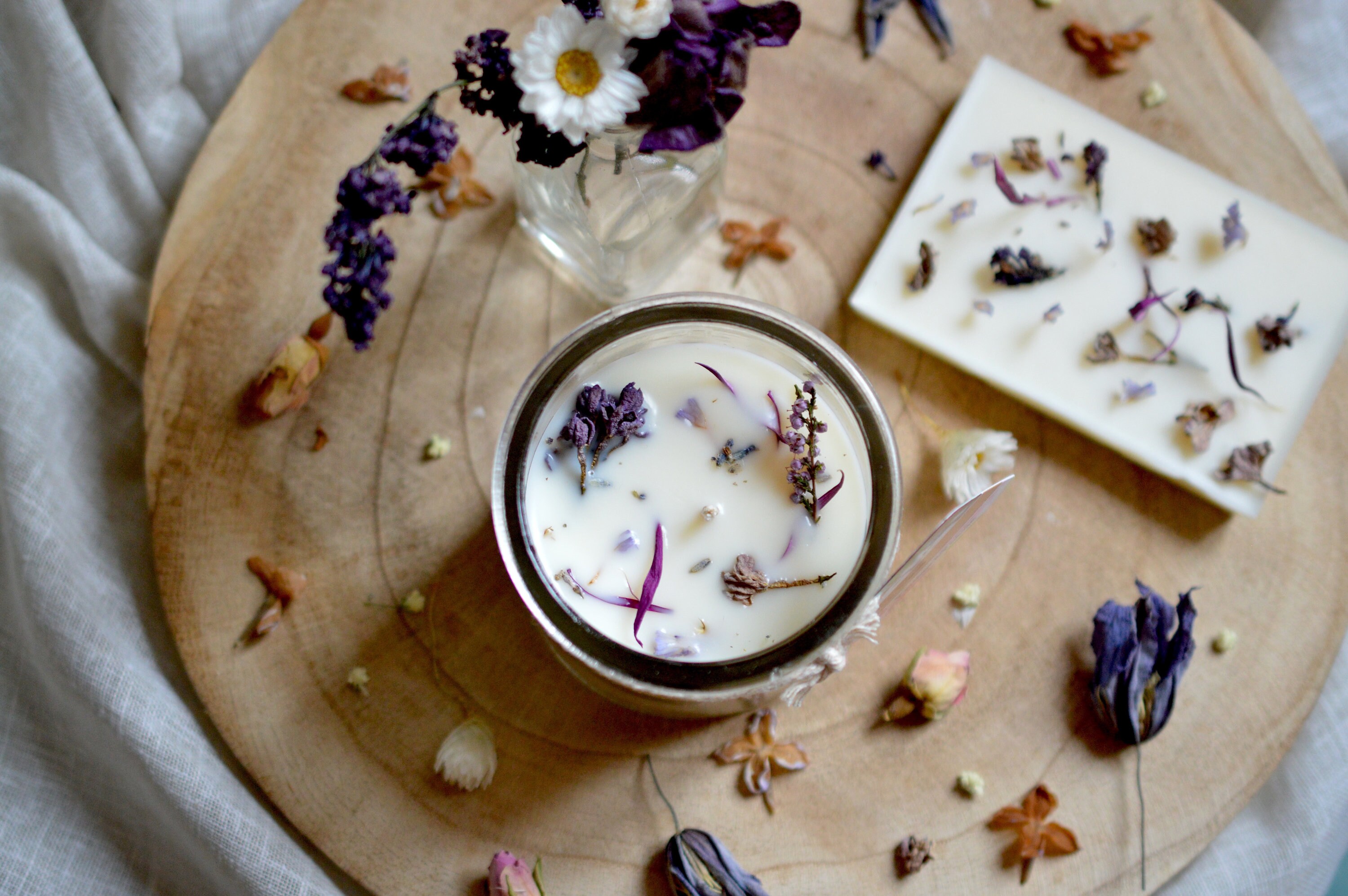 Lilas Bougie Fleurie Parfumée Senteur Fraîche et Captivante Cire Végétale de Soja Fait Main Pivoine 