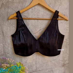 Saree Lehenga-blouse op bestelling gemaakt Indiase designer zwarte organza blouse met diepe v-hals DVBL_329