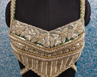 Bluzka z surowego jedwabiu w kolorze zielonym, haftowana ręcznie, bez rękawów i pleców, sari lehenga DVBL_433
