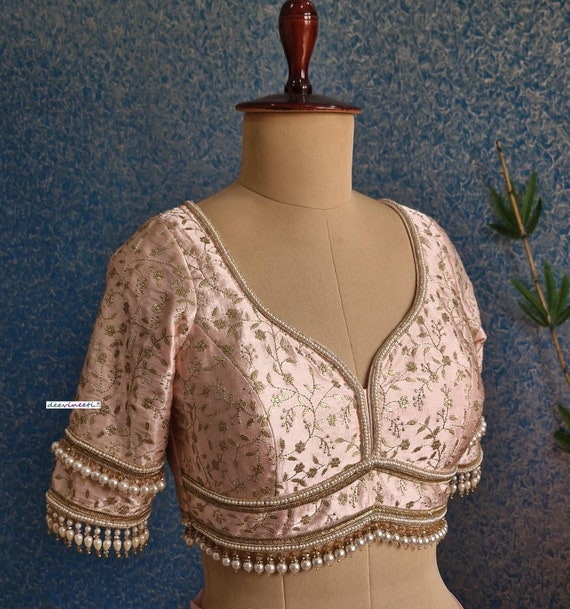 ピンクと金の刺繍入りレヘンガ インドネパール服 ピンクと金の刺繍入りレヘンガ インドネパール服