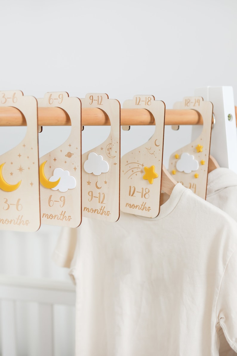 0-24 mois Diviseurs de vêtements pour bébés en bois, organisateur de placard, organisation de garde-robe de pépinière, pépinière neutre en matière de genre, cadeau de baby shower image 2