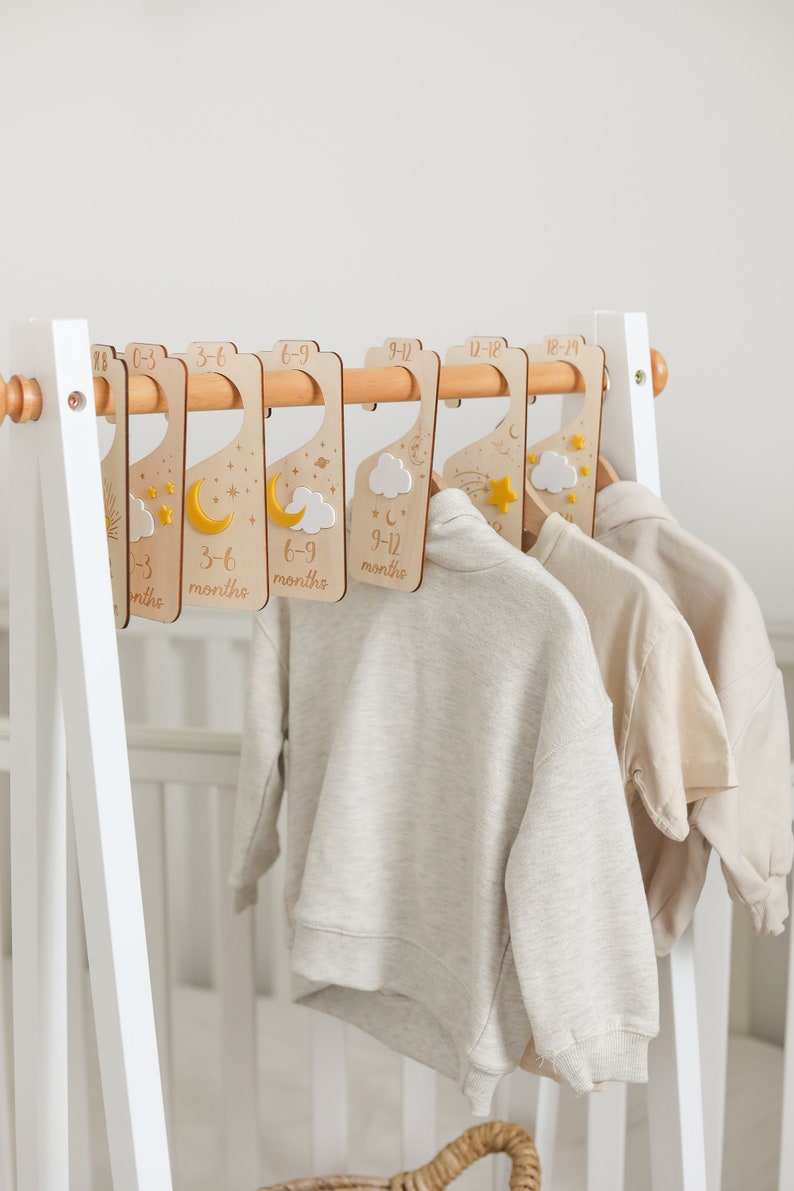 0-24 mois Diviseurs de vêtements pour bébés en bois, organisateur de placard, organisation de garde-robe de pépinière, pépinière neutre en matière de genre, cadeau de baby shower image 1