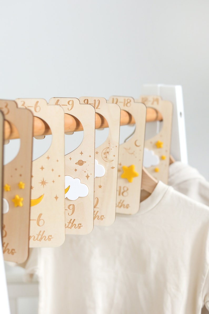 0-24 mois Diviseurs de vêtements pour bébés en bois, organisateur de placard, organisation de garde-robe de pépinière, pépinière neutre en matière de genre, cadeau de baby shower image 3