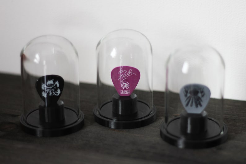 Guitar pick holder, 3D-printed with a glass dome, modern design to match any interior, for any pick thickness