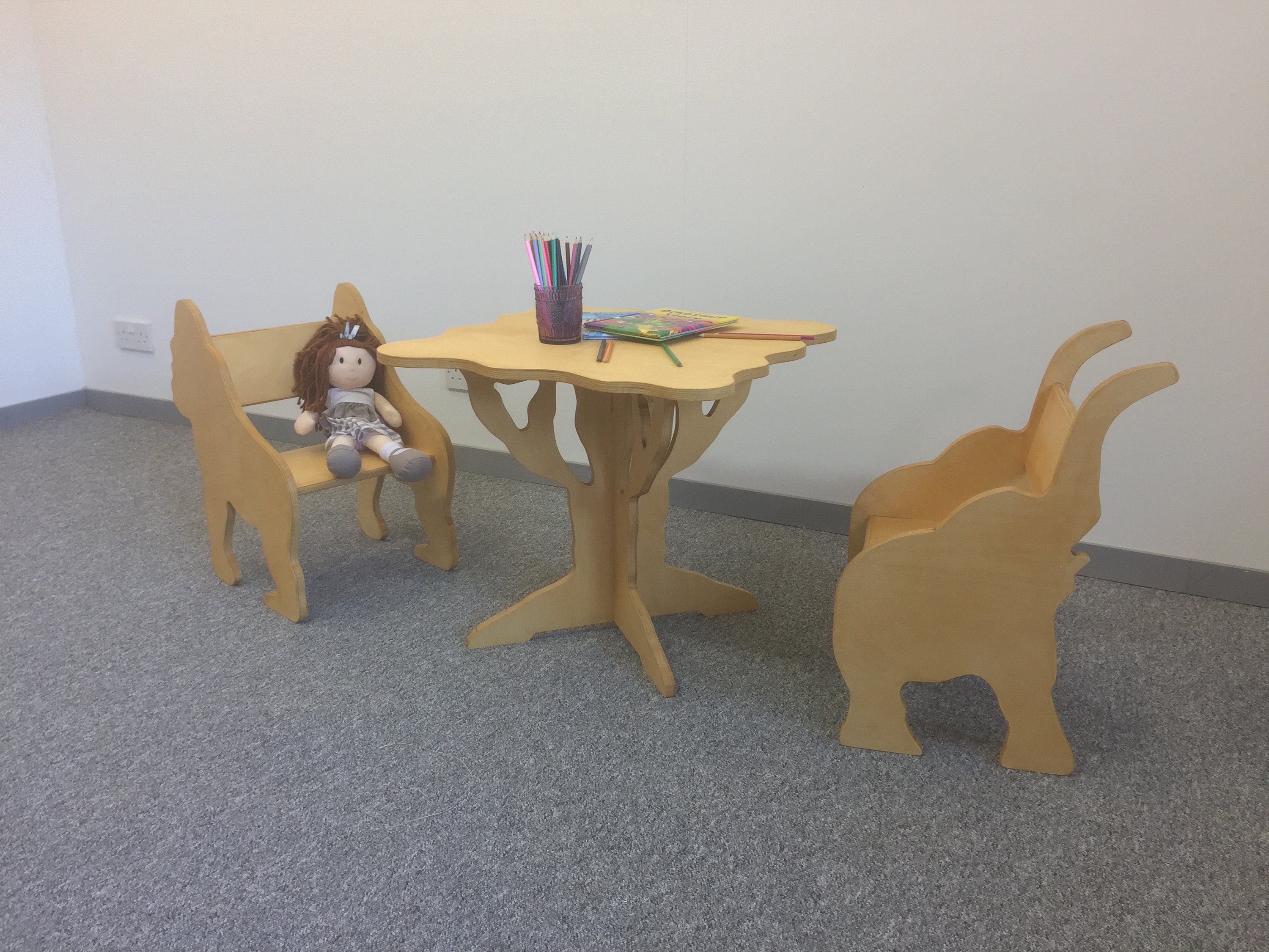 the range childrens table and chairs