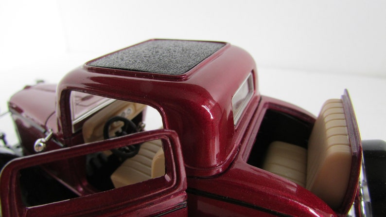 Superior Models 1932 Customized Ford V8 Coupe deep Red 1/30 26324 - Collection