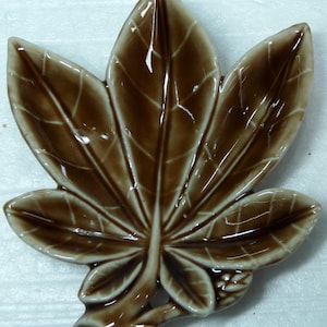 Vintage 1960's Wade, Buckeye/Hourse Chestnut Leaf Dish