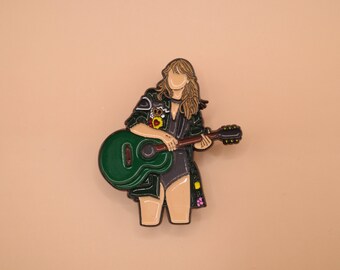 Taylor Swift & her guitar - Enamel Pin's