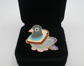 Pigeon on a toast - Enamel Pin's