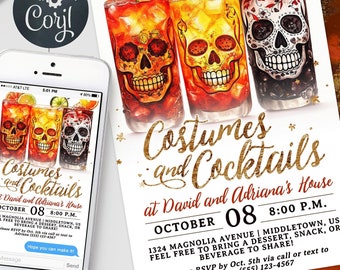 Può includere: Un invito a una festa di Halloween con un'illustrazione ad acquerello di tre bicchieri a forma di teschio riempiti di un liquido rosso, arancione e marrone. Il testo recita "Costumi e cocktail a casa di David e Adriana" con la data e l'ora della festa.