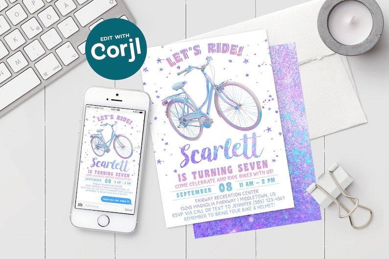 K&ouml;nnte beinhalten: Eine Geburtstagseinladung mit einer Fahrradillustration. Die Einladung lautet "Let's Ride! Scarlett wird sieben" mit Veranstaltungsdetails. Ein Smartphone zeigt das gleiche Design. Das Design ist in Blau- und Lilat&ouml;nen gehalten.