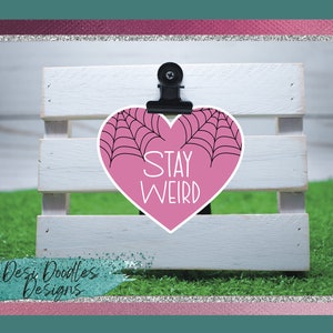 Stay Weird Sticker, Wij zijn de Weirdos Mister, Quote Decals voor auto, Roze Hart Decals, Spinnenwebben, Cute Gift voor vriend, Weirdo Sticker