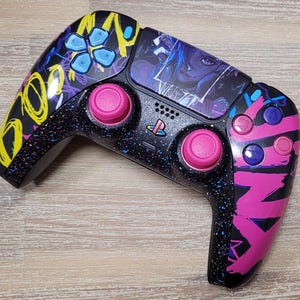beauty  Playstation/PS5 custom controller shinny boom jinx with textured & multi color splatter on the fromt and all back