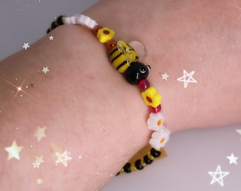 Humla med blommigt armband av glaspärlor - Handgjorda smycken - Tillverkat i USA!