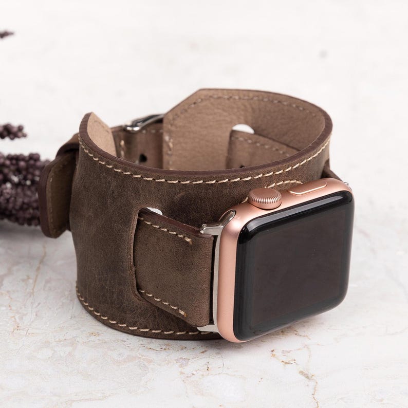 Cinturino per orologio in pelle personalizzato fatto a mano, cinturino personalizzato con incisione per uomo e donna, cinturino per orologio in pelle in stile vintage, Apple Watch 11 immagine 12