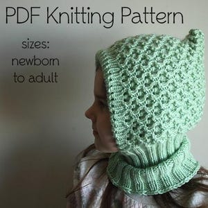 Peut inclure: Ensemble bonnet et col tricoté vert clair. Le bonnet présente un motif texturé et un détail d'oreille pointue. Le col est côtelé. Le texte sur l'image indique "PDF Knitting Pattern" et "tailles : nouveau-né à adulte."