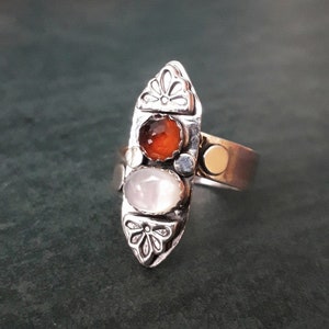 Red Garnet and Mother of Pearl Boho Gemstone Ring Size S3/4 T image 1