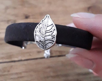 Leaf Charm Cork Bracelet - vegan stainless steel