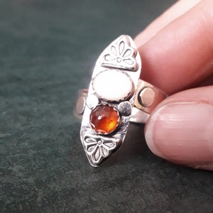 Red Garnet and Mother of Pearl Boho Gemstone Ring Size S3/4 T image 2