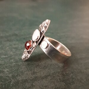 Red Garnet and Mother of Pearl Boho Gemstone Ring Size S3/4 T image 4