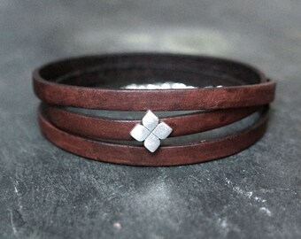 Leather wrap bracelet - Flower slider dark brown silver plated