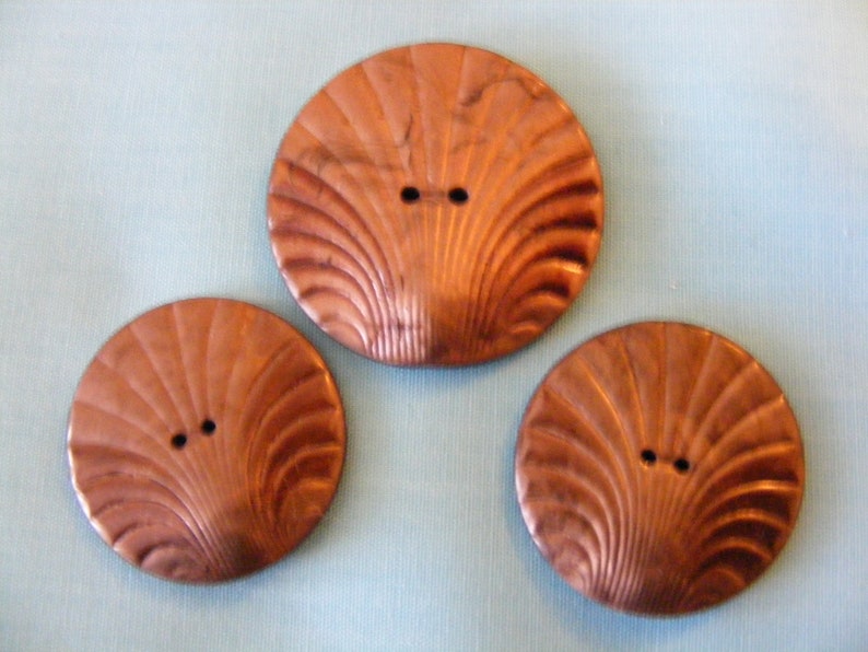 Scrapbooking Shell Shaped Marbled Brown Buttons 33mm /& 22mm Vintage Curved Early Plastic Buttons Beach Crafts Brown Buttons Sewing