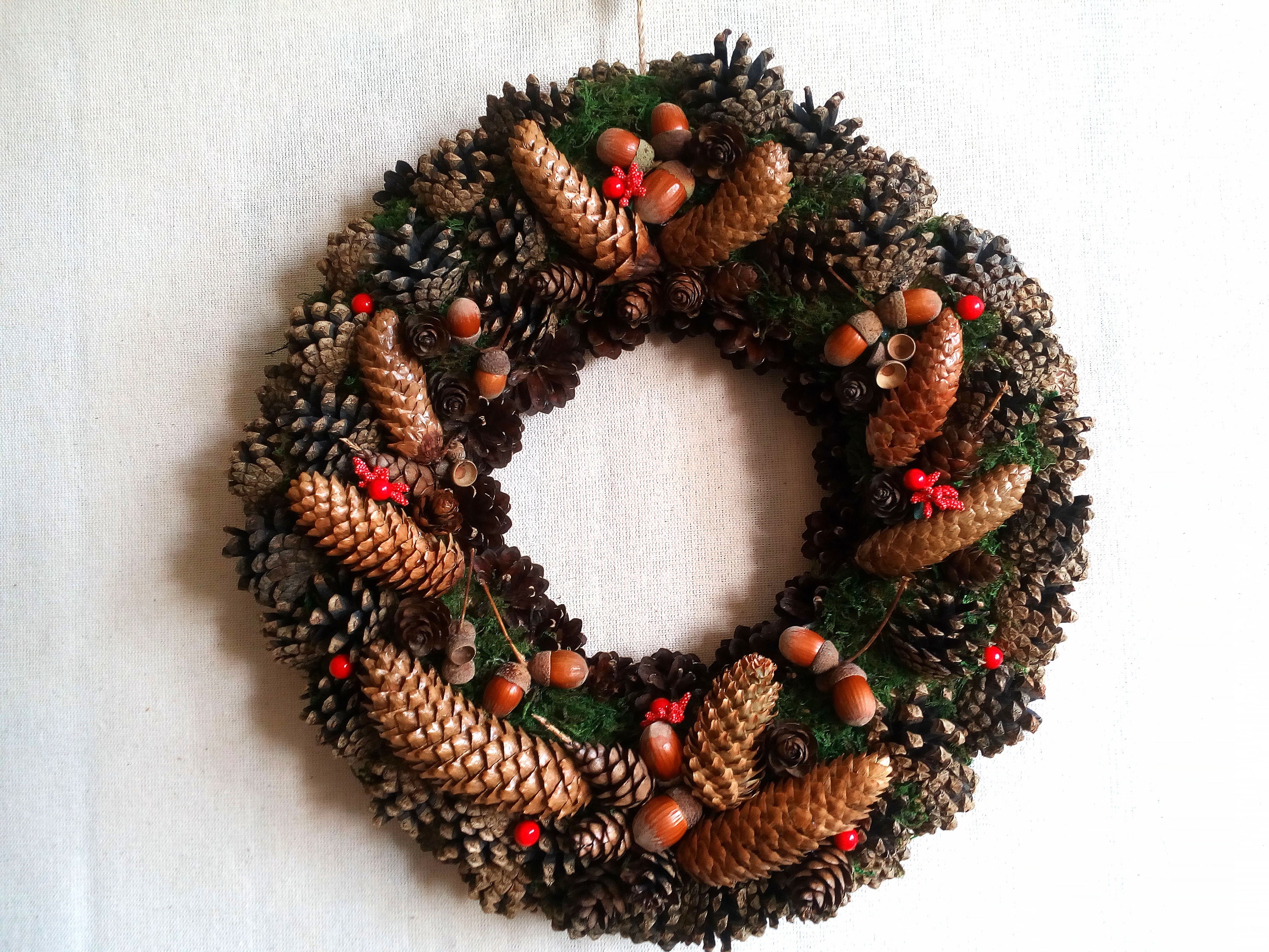 Christmas Wreath With Pine Cones 