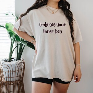Omarm je innerlijke loca T-shirt, Spaans T-shirt, Mexicaans T-shirt, Latina, Latinx T-shirt