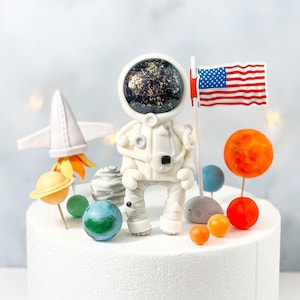 Solar System Cake Topper, Astronaut Cake Topper, Astronaut and Planets Cake Topper, Planets Cake Topper, Space Cake Topper, Astronaut Party