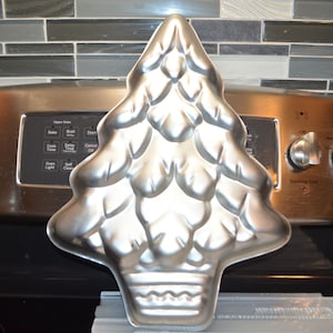 Vintage Cake Tin, Wilton Cake Pan, Christmas Cake, Tree Cake Mold, Wilton  2105-2081, Christmas Dessert, Holiday Dinner, Gift for Baker 