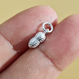 Ciondolo a forma di arachide in argento sterling con anello di sicurezza, ciondolo a forma di arachide in argento 925 brillante, piccolo ciondolo artigianale, ciondolo per braccialetto, ciondolo per cavigliera