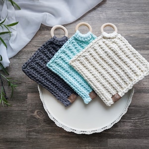 Farmhouse Trivet with Wooden Ring | Modern Farmhouse Hotpad | Handmade with 100% Cotton | Crochet Kitchen Accessory