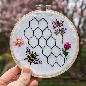 Honey Bees - Spring & Summer Wildflowers - Embroidery Hoop - 5 inch
