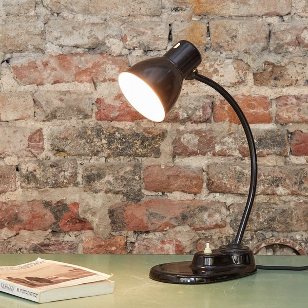 Marianne Brandt for Kandem: table lamp from the 20s/30s. Bauhaus collector's item. Stylish stand. Restored lamp/electrics.