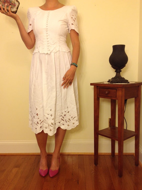 V I N T A G E White Cotton Eyelet Dress