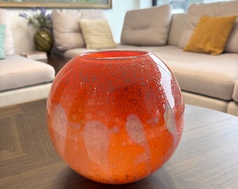 Jarrón grande de vidrio artístico moderno de mediados de siglo | Vidrio Huta de Lviv soplado a mano | Jarrón esférico naranja con burbujas | 29 cm (11,4 pulgadas) Decoración llamativa