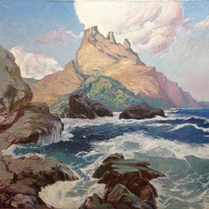 Pode incluir: Uma pintura de uma falésia rochosa com um grande pico irregular que se eleva do mar. A água é de um azul profundo e branco, com ondas quebrando contra as rochas. O céu é de um azul claro com nuvens brancas.