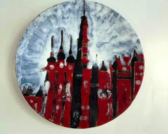 Plato de pared de cerámica único hecho a mano | Arte abstracto de paisaje urbano | Esmalte rojo y negro | Decoración arquitectónica moderna para el hogar | 37 cm (14,5 pulgadas)