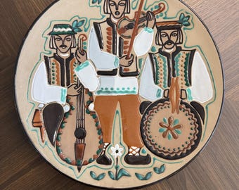 Plato de pared ucraniano vintage LKSF "Troisti Muzyky" | Cerámica étnica coleccionable, 35 cm (13,8 pulgadas) de diámetro