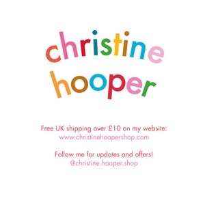 Puede incluir: Fondo blanco con el nombre "christine hooper" en letras coloridas y l&uacute;dicas. El texto est&aacute; en una fuente caprichosa, con cada letra de un color diferente, creando un dise&ntilde;o alegre y llamativo.