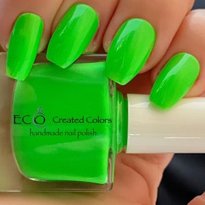 I-Rush Green: Neon Green Nail Polish, Glow in the Dark