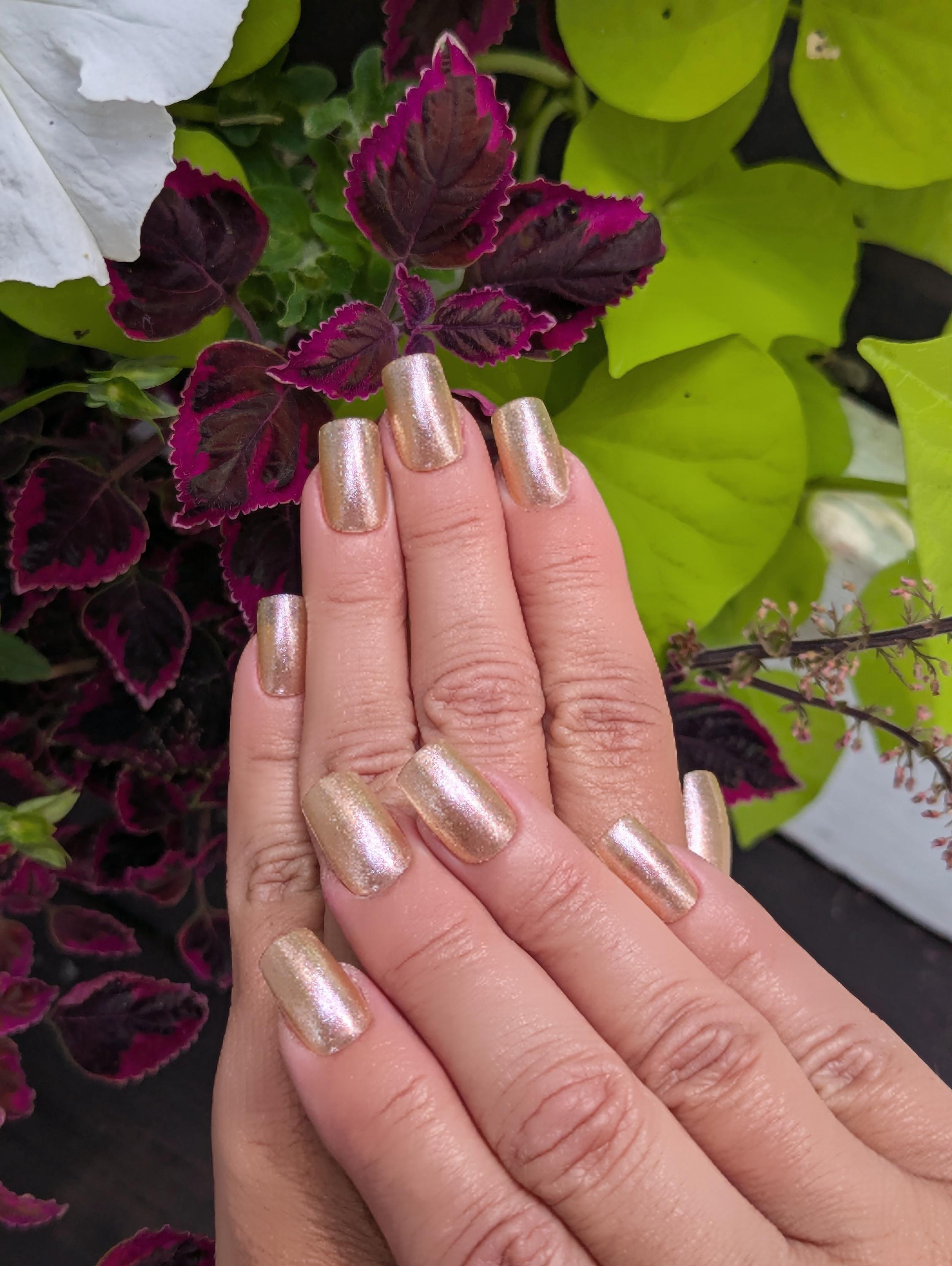 nail color for gold sequin dress Gold Dress What Color Nails