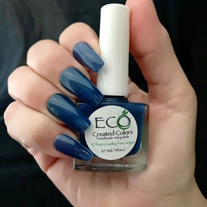 Blue Thermal Color Changing Nail Polish, Blue to Tan: Wanderer image 2