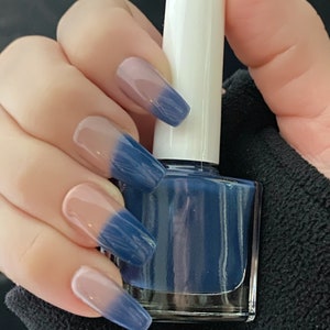 Blue Thermal Color Changing Nail Polish, Blue to Tan: Wanderer image 3