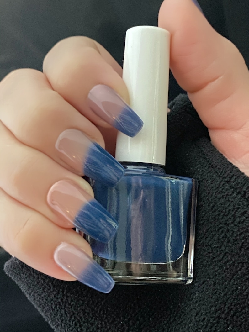 Blue Thermal Color Changing Nail Polish, Blue to Tan: Wanderer image 3