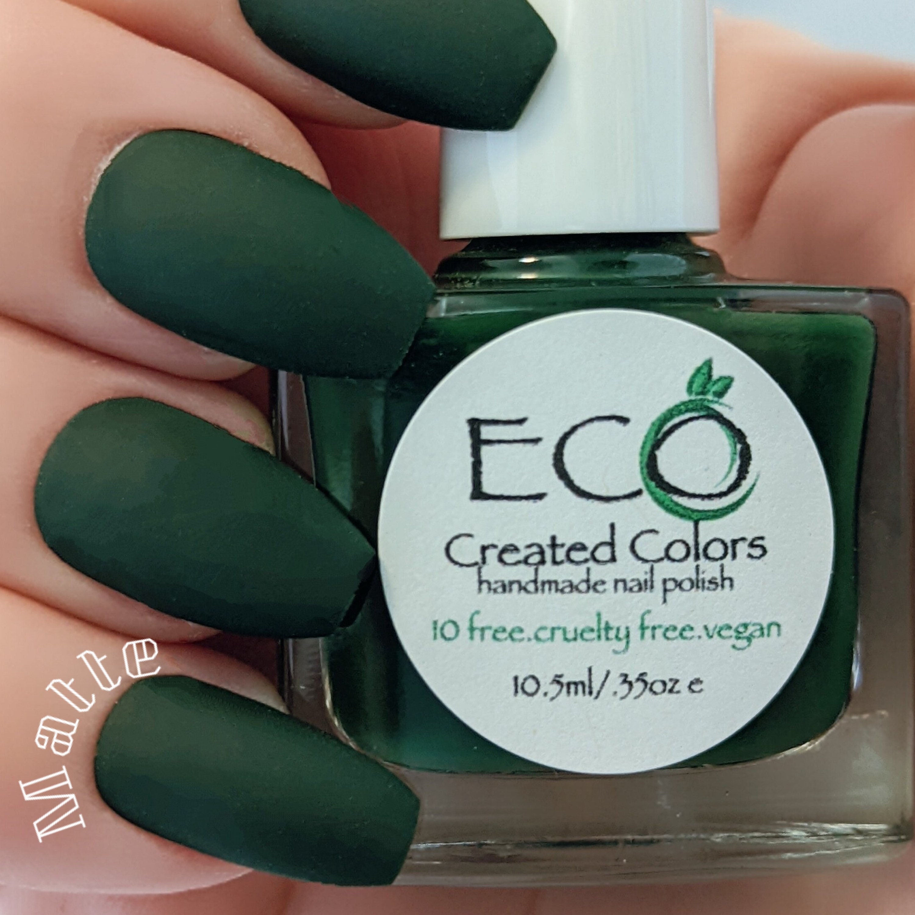 Emerald green nails